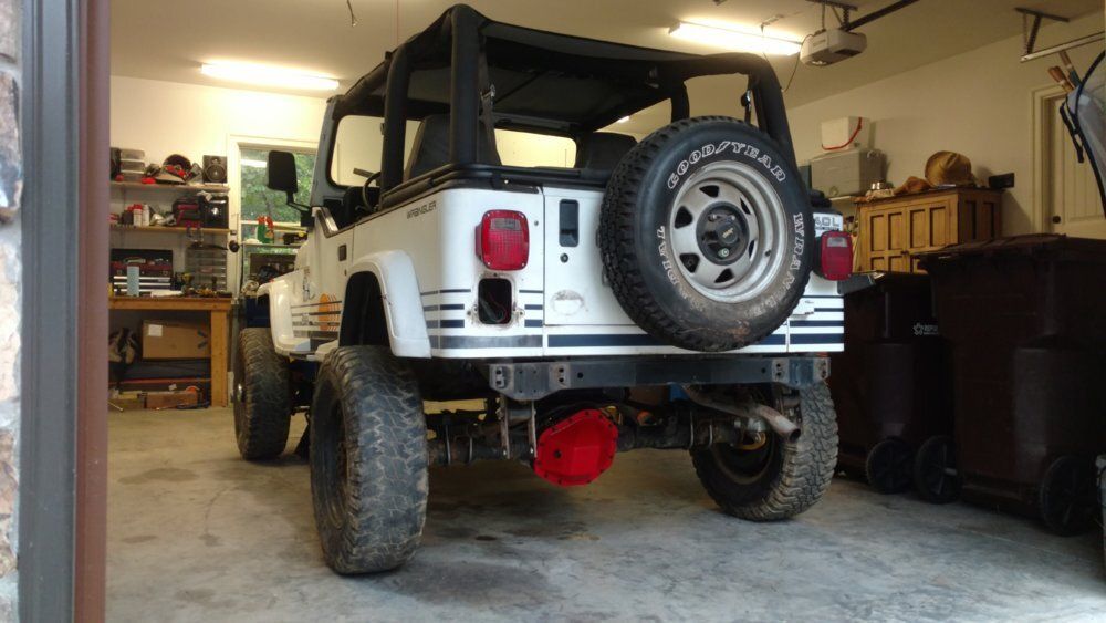 Jeep with tons and rollers 2.jpg