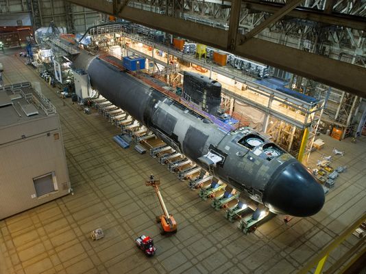 nuclear_attack_submarine_illinois_inside_ebs_assembly_bldg_.jpg